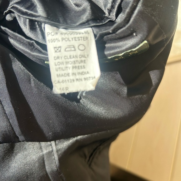 Boys Ralph Lauren size 16 velvet tuxedo coat in excellent condition - Picture 14 of 15